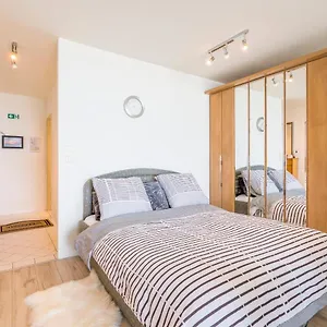 Luxueuze Vakantiestudio Met Zeezicht En Terras In , Oostende België